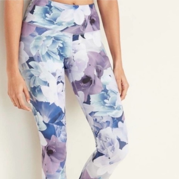 Old Navy Active Elevated Blue Floral Capri Leggings Size S - Picture 1 of 9